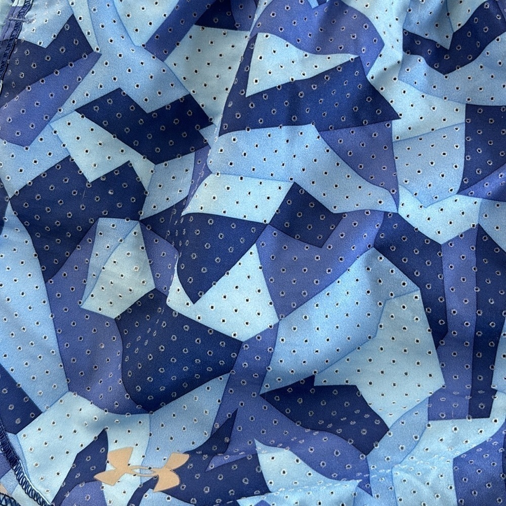 SzM Under Armour Semifitted heatgear running shorts blue geometric pattern GUC - Picture 2 of 8